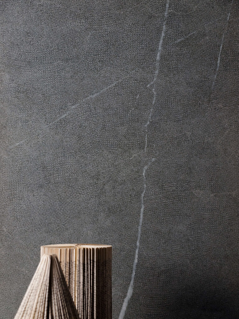 amb living ceramics allure anthracite bushammered detalle 03 hr